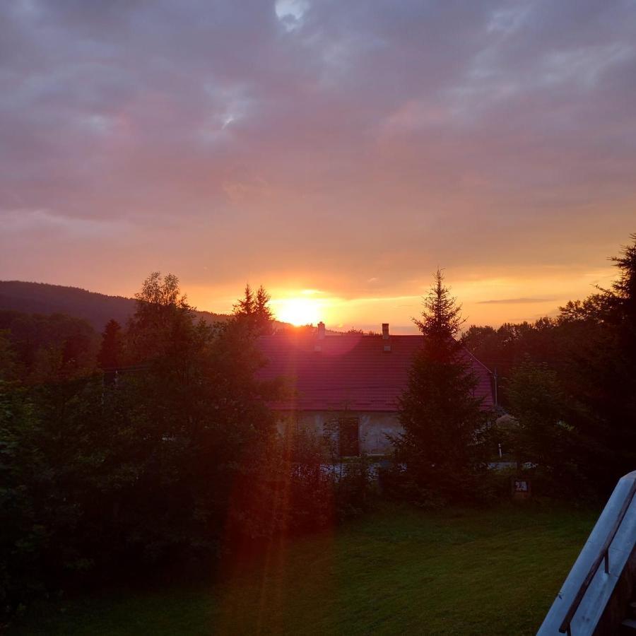 Apartman Novohradky 22 Benesov nad Cernou Luaran gambar